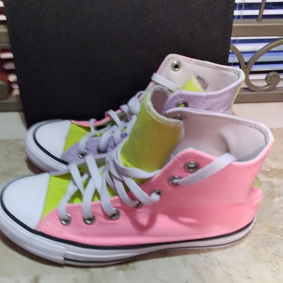 Converse Chuck taylor 'Electric Blush' 169105F Size Men’s4.5 Women 6.5 - Picture 1 of 4